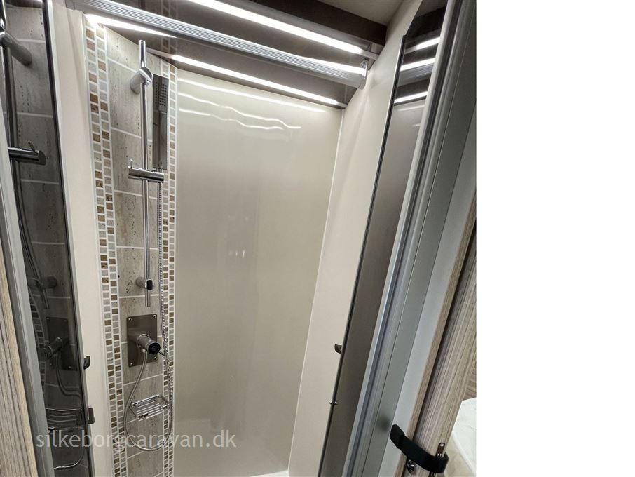 Elnagh T-Loft 582